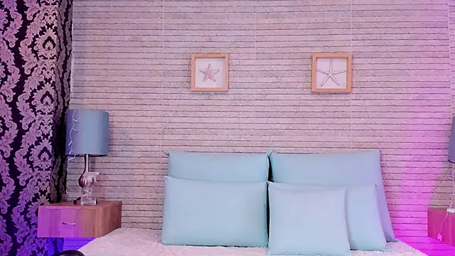 Snapshot of Catalinna_Thompson chatting on 12/29/24, 12:01 Catalinna Thompson online show from 12/29/24, 12:01