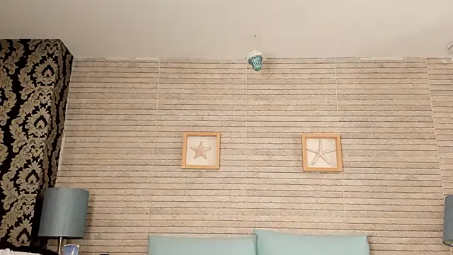 Snapshot of Catalinna_Thompson chatting on 01/17/25, 11:59 Catalinna Thompson online show from 01/17/25, 11:59