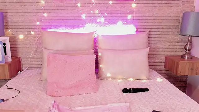 Snapshot of Catalinna_Thompson chatting on 02/08/25, 06:12 Catalinna Thompson online show from 02/08/25, 06:12