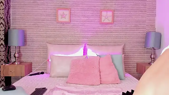 Snapshot of Catalinna_Thompson chatting on 03/18/25, 12:03 Catalinna Thompson online show from 03/18/25, 12:03