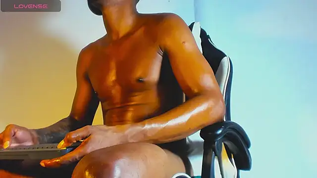 Snapshot of Amir_mikelsen chatting on 11/12/25, 01:28 Amir mikelsen online show from 11/12/25, 01:28