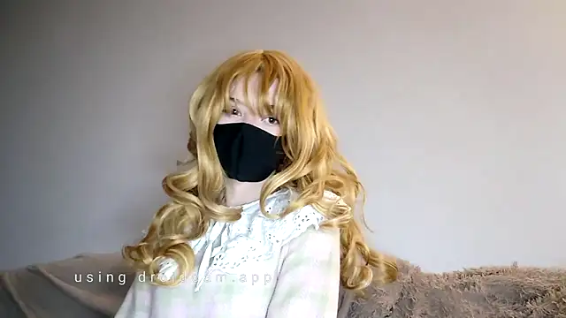 Snapshot of MirraMissu chatting on 12/02/24, 12:19 MirraMissu online show from 12/02/24, 12:19