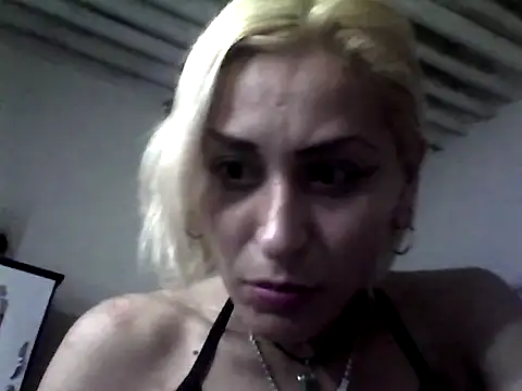 ariana crazzy online show from 02/16/25, 03:37