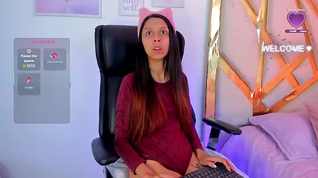 Snapshot of Goddess__Lilith chatting on 10/25/25, 03:47 Goddess Lilith online show from 10/25/25, 03:47