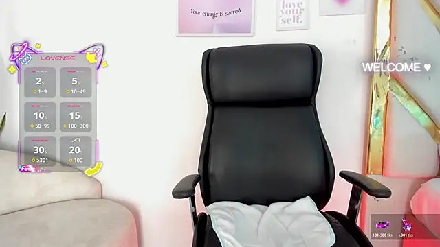 Snapshot of Goddess__Lilith chatting on 11/02/25, 01:35 Goddess Lilith online show from 11/02/25, 01:35