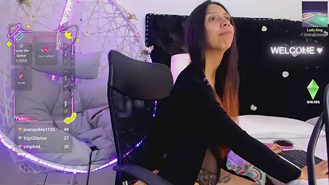 Snapshot of Goddess__Lilith chatting on 11/13/25, 02:54 Goddess Lilith online show from 11/13/25, 02:54