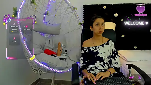 Snapshot of Goddess__Lilith chatting on 11/14/25, 08:51 Goddess Lilith online show from 11/14/25, 08:51