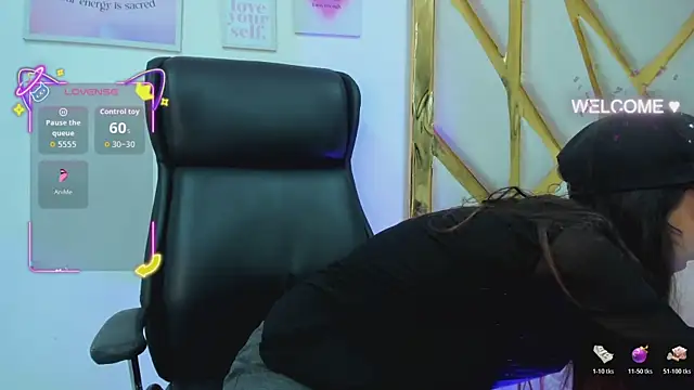 Snapshot of Goddess__Lilith chatting on 11/18/25, 02:50 Goddess Lilith online show from 11/18/25, 02:50