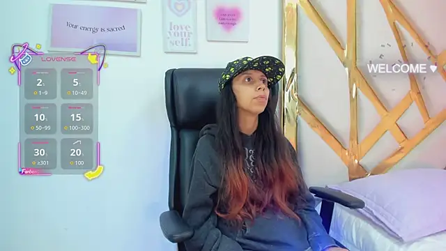 Snapshot of Goddess__Lilith chatting on 11/21/25, 02:43 Goddess Lilith online show from 11/21/25, 02:43