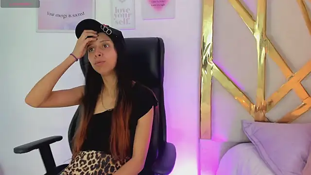 Snapshot of Goddess__Lilith chatting on 11/30/25, 03:49 Goddess Lilith online show from 11/30/25, 03:49