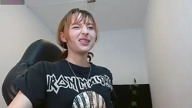 Snapshot of CelesteAyase chatting on 02/04/25, 10:24 CelesteAyase online show from 02/04/25, 10:24