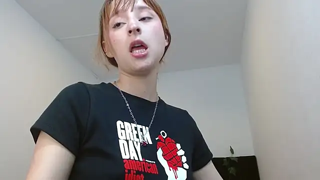 Snapshot of CelesteAyase chatting on 02/06/25, 08:02 CelesteAyase online show from 02/06/25, 08:02