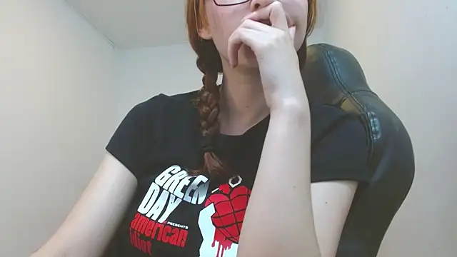 Snapshot of CelesteAyase chatting on 02/07/25, 02:08 CelesteAyase online show from 02/07/25, 02:08