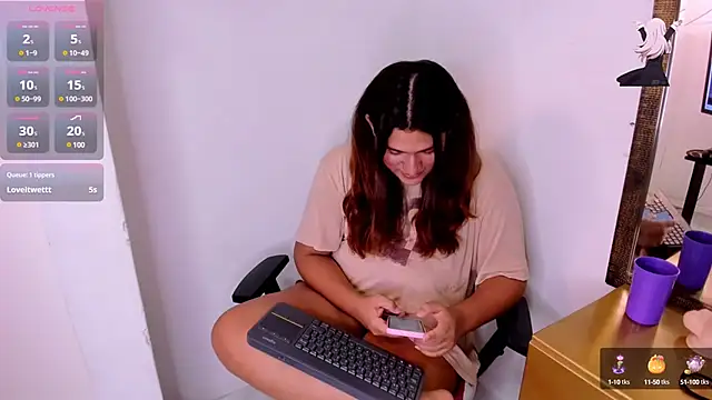 Valery Maravilla  online show from 12/14/24, 02:01