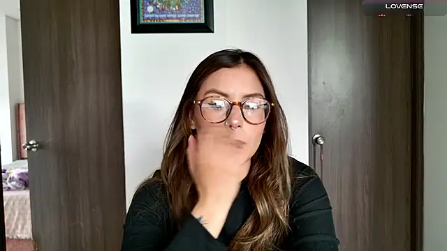 Emmy petit online show from 11/19/25, 07:36