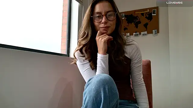 Emmy petit online show from 12/22/25, 08:28