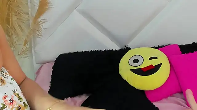 Snapshot of ScarlethNatasha chatting on 02/13/25, 10:11 ScarlethNatasha online show from 02/13/25, 10:11