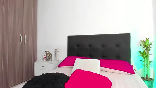 LaylaJewel online show from 12/11/24, 04:09