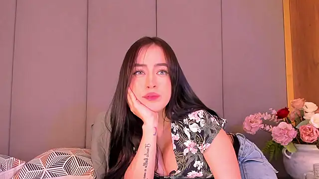 Snapshot of ArwenMuse chatting on 03/20/25, 04:07 ArwenMuse online show from 03/20/25, 04:07