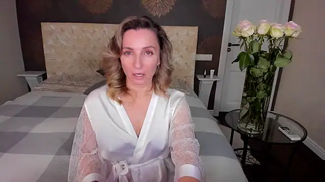 Snapshot of AllisonWilliams chatting on 10/29/25, 05:47 AllisonWilliams online show from 10/29/25, 05:47