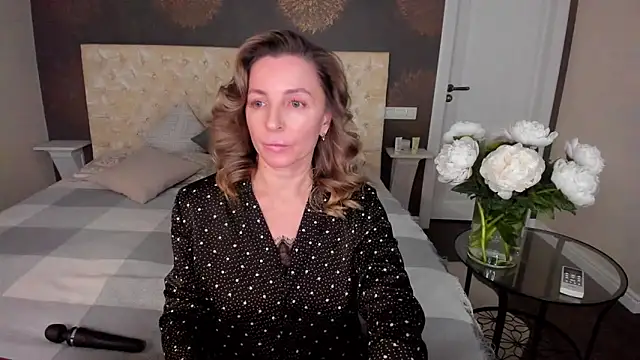 Snapshot of AllisonWilliams chatting on 11/16/25, 04:23 AllisonWilliams online show from 11/16/25, 04:23