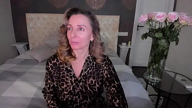 Snapshot of AllisonWilliams chatting on 12/03/25, 06:06 AllisonWilliams online show from 12/03/25, 06:06