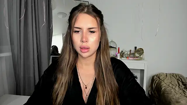 Snapshot of SuraMune chatting on 02/06/25, 05:51 SuraMune online show from 02/06/25, 05:51