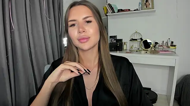 Snapshot of SuraMune chatting on 02/20/25, 03:30 SuraMune online show from 02/20/25, 03:30