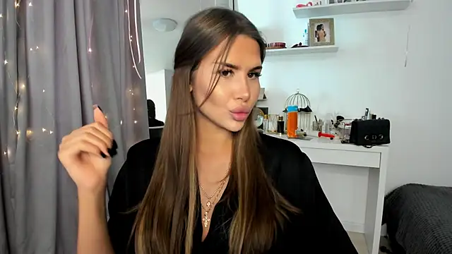 Snapshot of SuraMune chatting on 02/22/25, 12:19 SuraMune online show from 02/22/25, 12:19