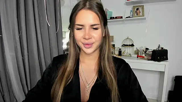 Snapshot of SuraMune chatting on 02/23/25, 03:08 SuraMune online show from 02/23/25, 03:08