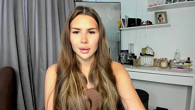 Snapshot of SuraMune chatting on 03/04/25, 12:55 SuraMune online show from 03/04/25, 12:55