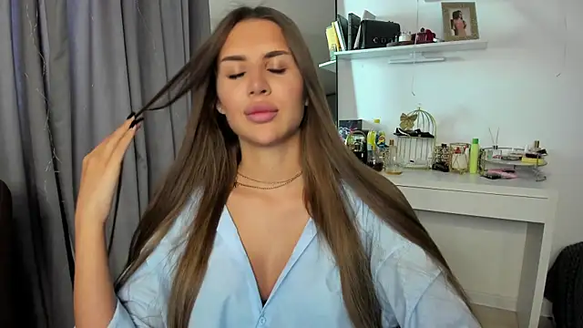 Snapshot of SuraMune chatting on 03/10/25, 12:15 SuraMune online show from 03/10/25, 12:15