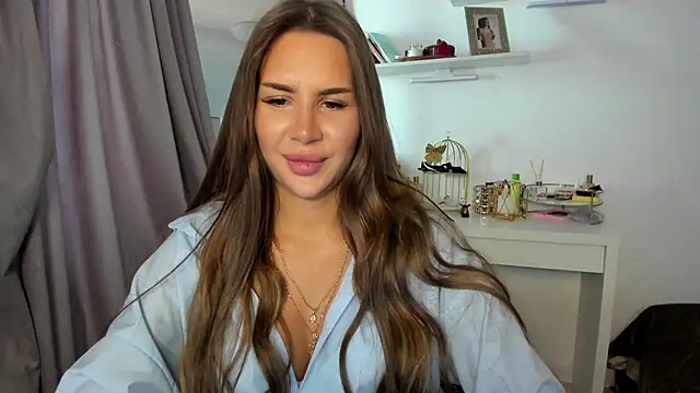 Snapshot of SuraMune chatting on 03/13/25, 12:13 SuraMune online show from 03/13/25, 12:13