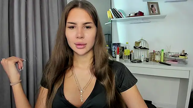 Snapshot of SuraMune chatting on 03/15/25, 12:13 SuraMune online show from 03/15/25, 12:13