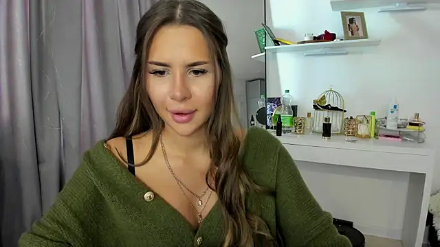 Snapshot of SuraMune chatting on 03/21/25, 10:50 SuraMune online show from 03/21/25, 10:50