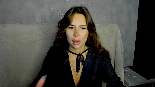 Snapshot of SuraMune chatting on 10/26/25, 10:54 SuraMune online show from 10/26/25, 10:54