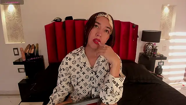 Snapshot of Violeta_Roa chatting on 01/18/25, 10:06 Violeta Roa online show from 01/18/25, 10:06