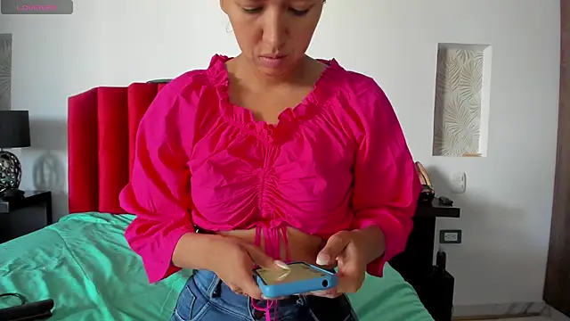 Snapshot of Violeta_Roa chatting on 02/01/25, 01:09 Violeta Roa online show from 02/01/25, 01:09