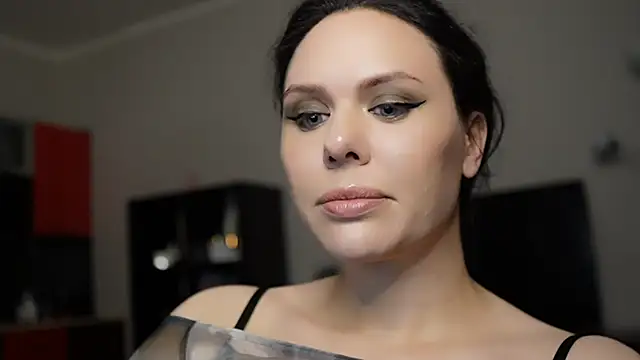 MollyCheiz online show from 12/18/24, 10:02