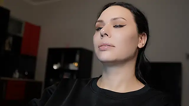 MollyCheiz online show from 12/23/24, 10:12