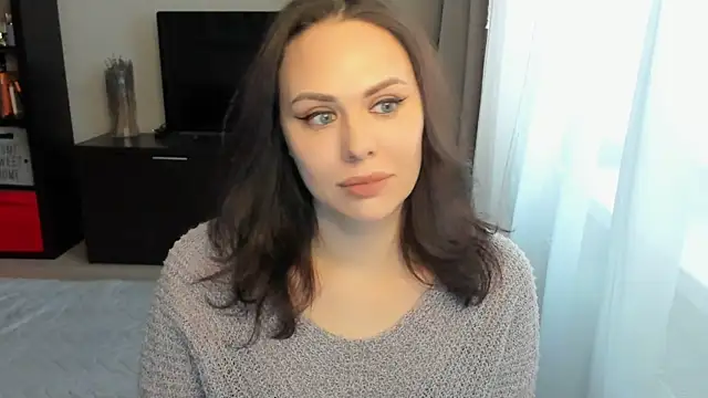 MollyCheiz online show from 11/24/25, 12:05