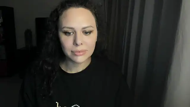 Snapshot of MollyCheiz chatting on 06/24/26, 11:48 MollyCheiz online show from 06/24/26, 11:48