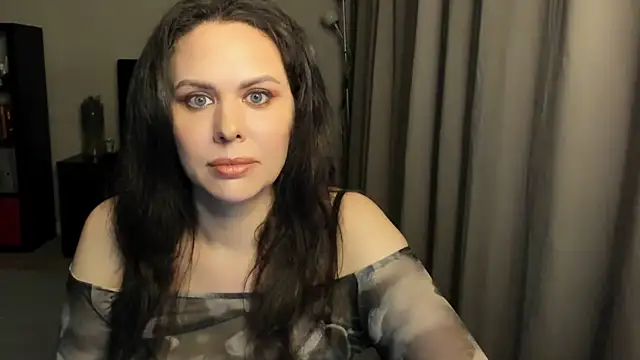 Snapshot of MollyCheiz chatting on 07/18/26, 11:08 MollyCheiz online show from 07/18/26, 11:08