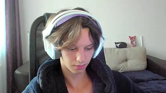 Snapshot of Ostin_meow chatting on 10/25/25, 10:45 Ostin meow online show from 10/25/25, 10:45