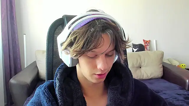 Snapshot of Ostin_meow chatting on 10/31/25, 08:04 Ostin meow online show from 10/31/25, 08:04