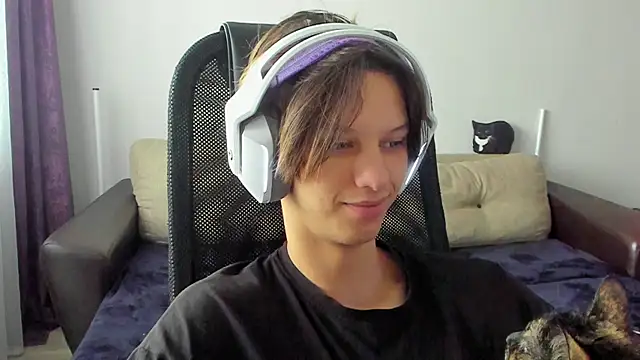 Snapshot of Ostin_meow chatting on 11/14/25, 06:34 Ostin meow online show from 11/14/25, 06:34