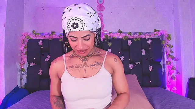 Snapshot of canela_oss chatting on 09/19/25, 12:06 canela oss online show from 09/19/25, 12:06