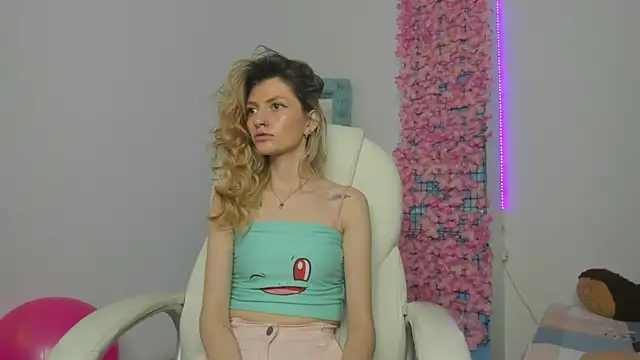 Snapshot of summer_sweet_ chatting on 12/04/24, 03:04 summer sweet online show from 12/04/24, 03:04