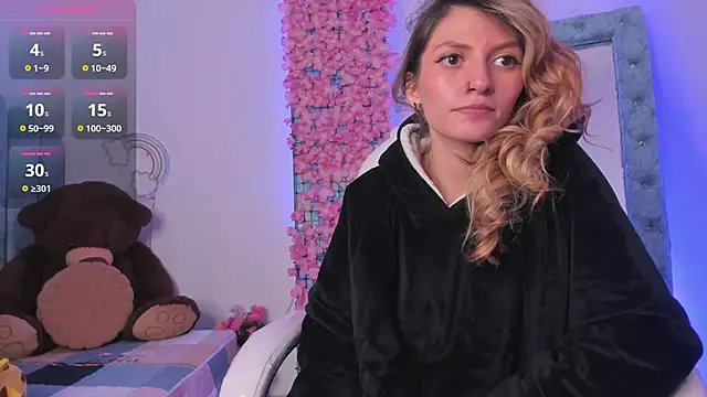 Snapshot of summer_sweet_ chatting on 12/17/24, 07:18 summer sweet online show from 12/17/24, 07:18