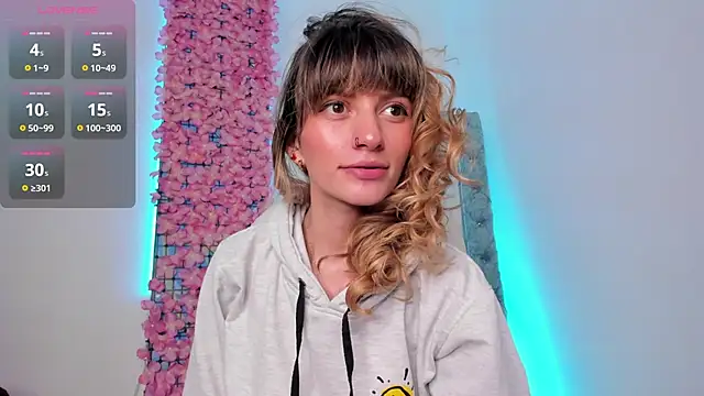 Snapshot of summer_sweet_ chatting on 01/14/25, 03:53 summer sweet online show from 01/14/25, 03:53